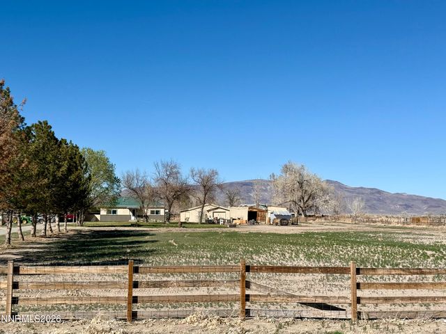 20 Penrose Lane, Yerington, NV 89447