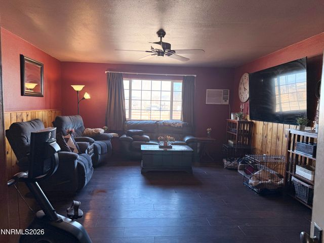 20 Penrose Lane, Yerington, NV 89447