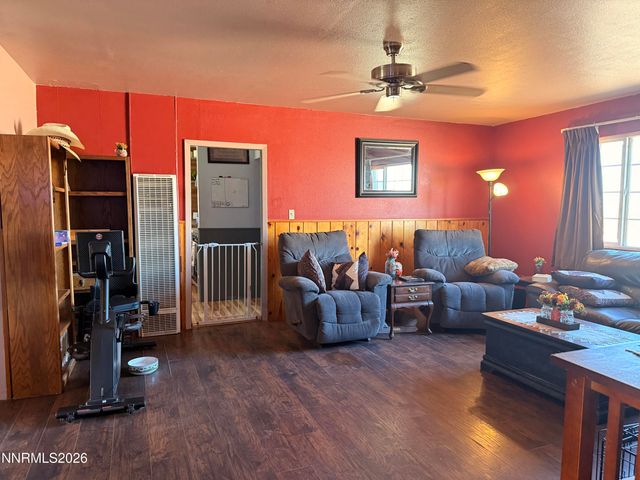 20 Penrose Lane, Yerington, NV 89447