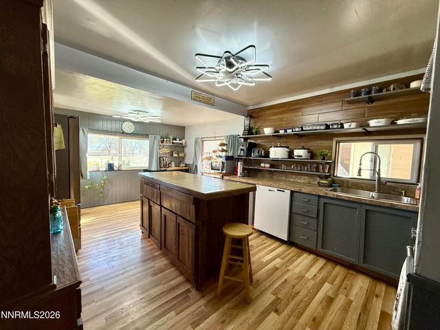 20 Penrose Lane, Yerington, NV 89447