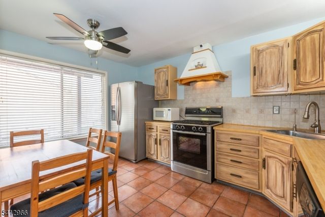 16 Brookside Hts G, Wanaque Boro, NJ 07465