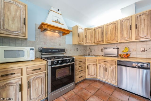 16 Brookside Hts G, Wanaque Boro, NJ 07465