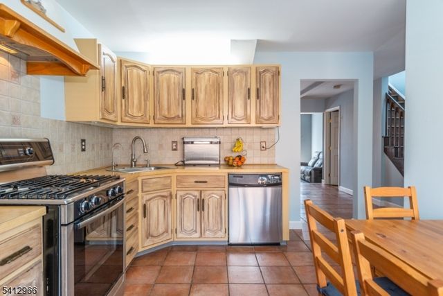 16 Brookside Hts G, Wanaque Boro, NJ 07465