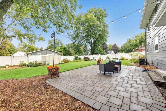 505 WAUBAUNUQUA TRAIL, De Pere, WI 54115