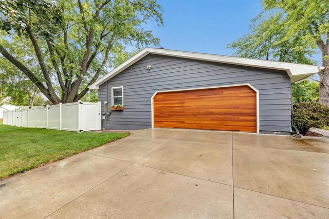 505 WAUBAUNUQUA TRAIL, De Pere, WI 54115