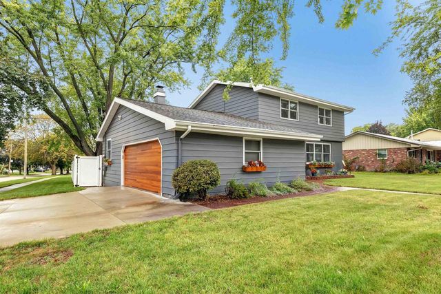 505 WAUBAUNUQUA TRAIL, De Pere, WI 54115