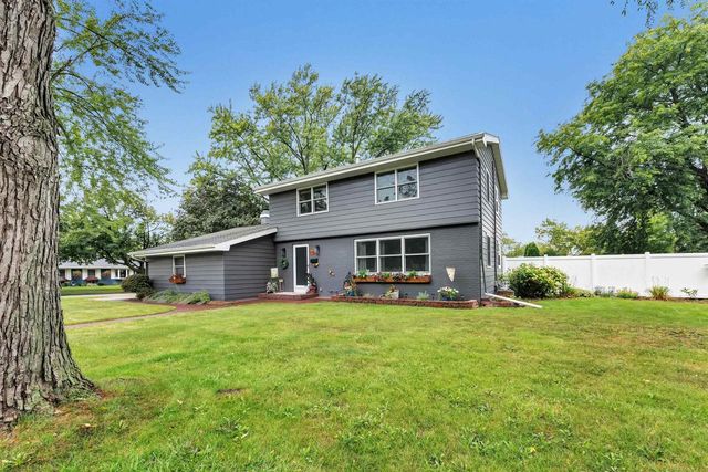 505 WAUBAUNUQUA TRAIL, De Pere, WI 54115