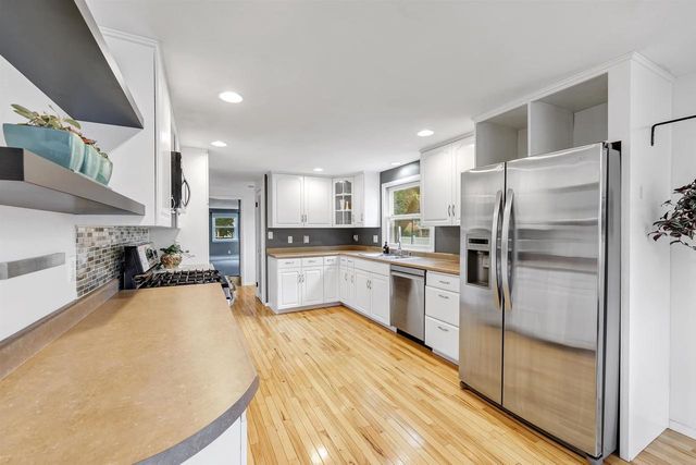 505 WAUBAUNUQUA TRAIL, De Pere, WI 54115