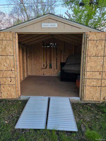 6103 Trenton Drive, Flint Charter Township, MI 48532