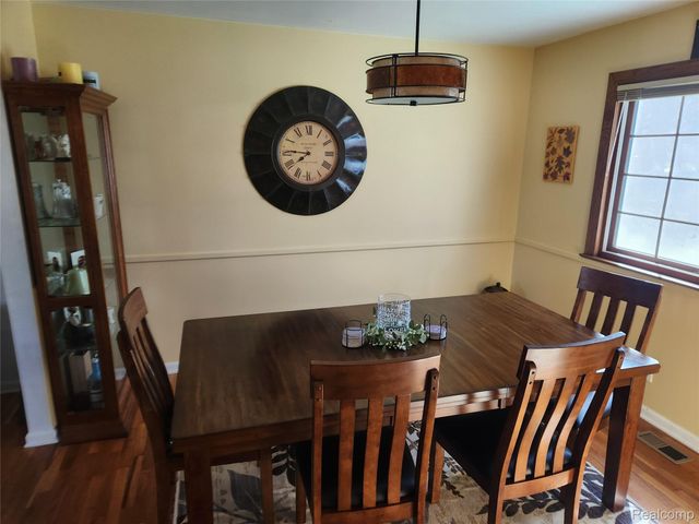 6103 Trenton Drive, Flint Charter Township, MI 48532