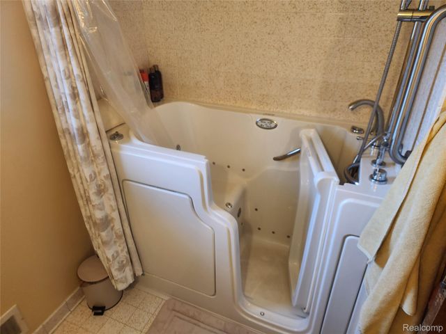 6103 Trenton Drive, Flint Charter Township, MI 48532