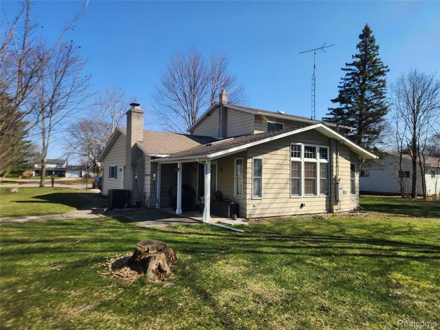 6103 Trenton Drive, Flint Charter Township, MI 48532