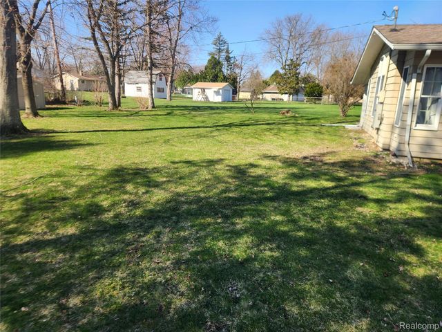 6103 Trenton Drive, Flint Charter Township, MI 48532