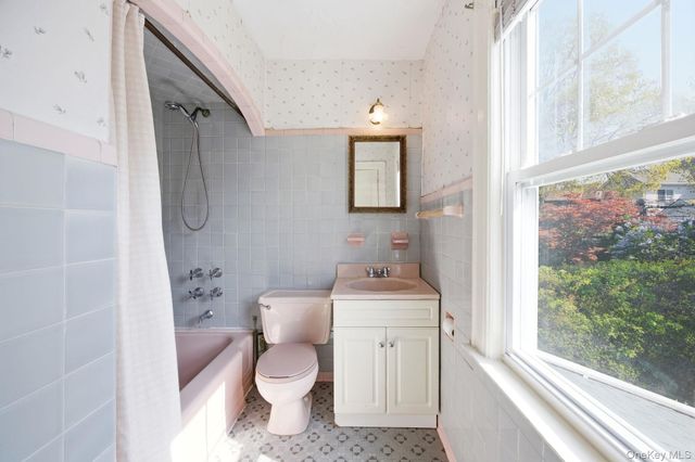 35-19 165th Street, Flushing, NY 11358