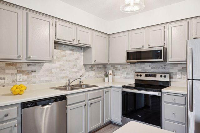 4143 Meadowlark Point, Eagan, MN 55122