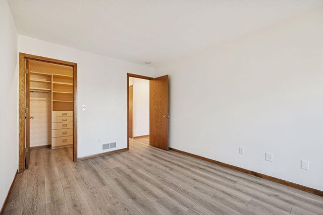 4143 Meadowlark Point, Eagan, MN 55122