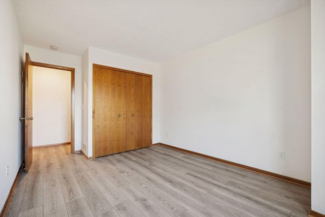 4143 Meadowlark Point, Eagan, MN 55122