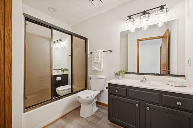 4143 Meadowlark Point, Eagan, MN 55122