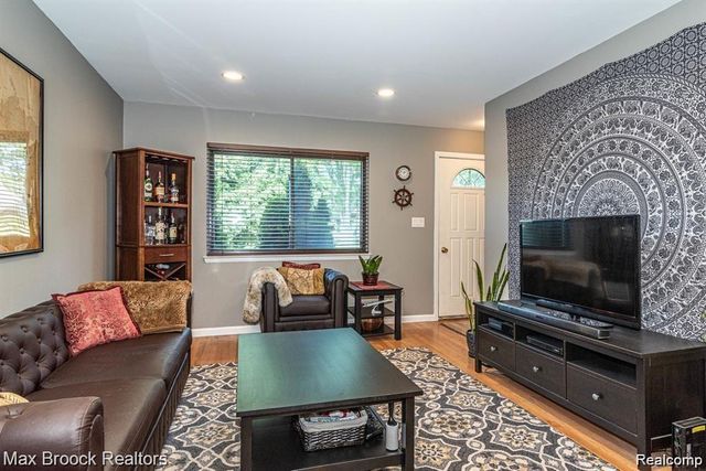 3800 Elmhurst Avenue, Royal Oak, MI 48073