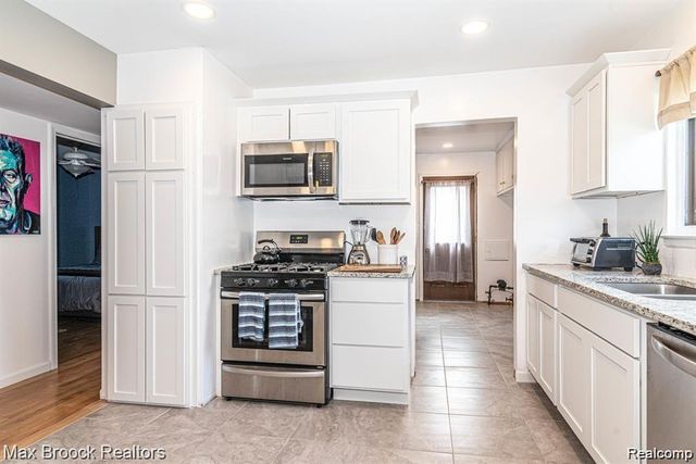 3800 Elmhurst Avenue, Royal Oak, MI 48073