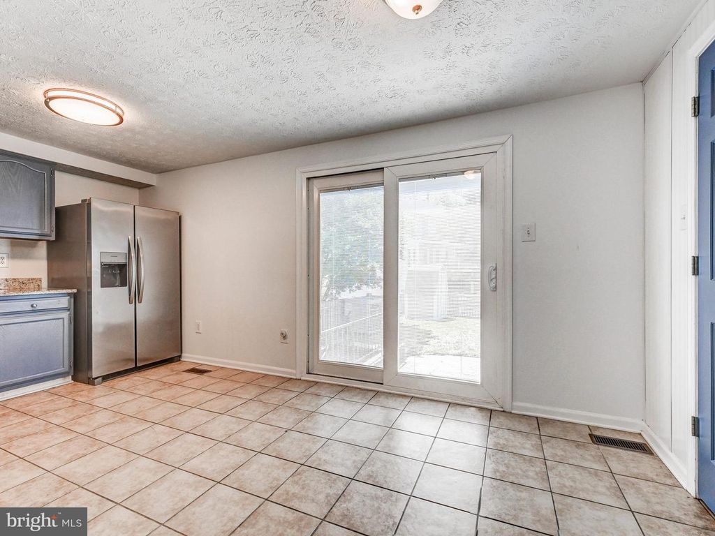 Image 10 of property listing at 16 TURNMILL CT, Nottingham, MD 21236