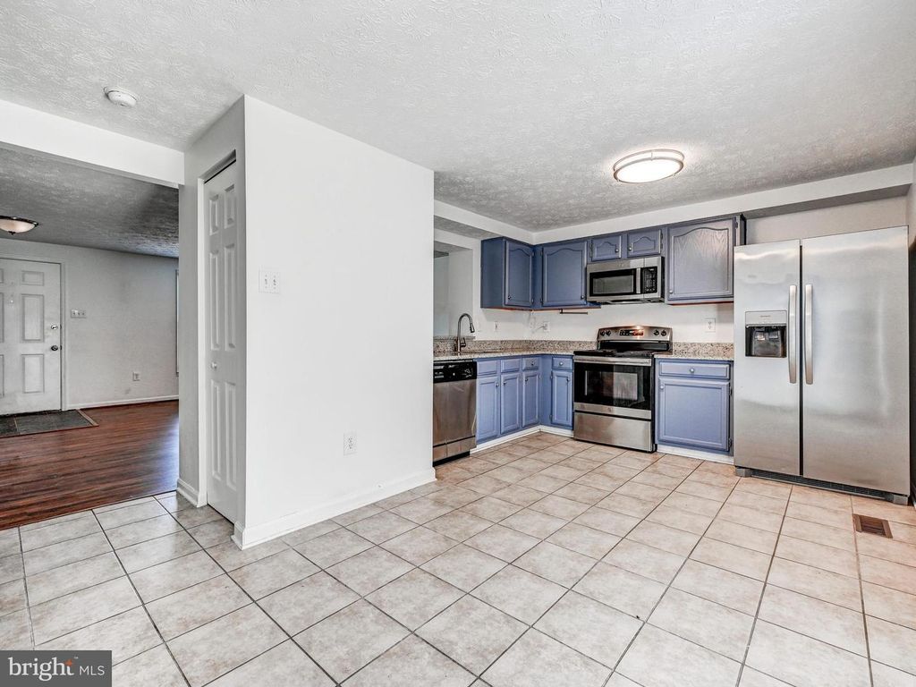 Image 11 of property listing at 16 TURNMILL CT, Nottingham, MD 21236