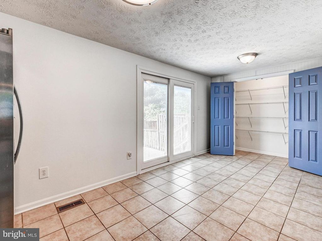 Image 14 of property listing at 16 TURNMILL CT, Nottingham, MD 21236