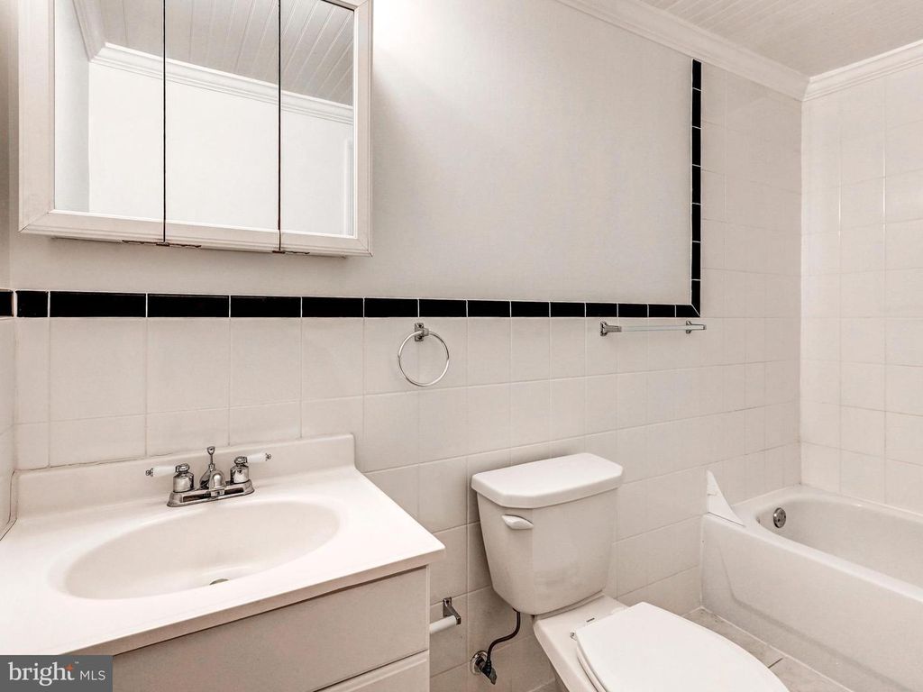 Image 23 of property listing at 16 TURNMILL CT, Nottingham, MD 21236