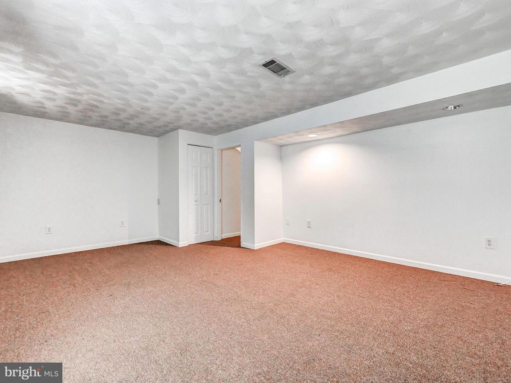 Image 25 of property listing at 16 TURNMILL CT, Nottingham, MD 21236
