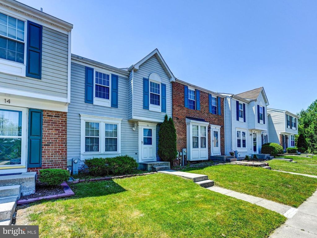 Image 4 of property listing at 16 TURNMILL CT, Nottingham, MD 21236