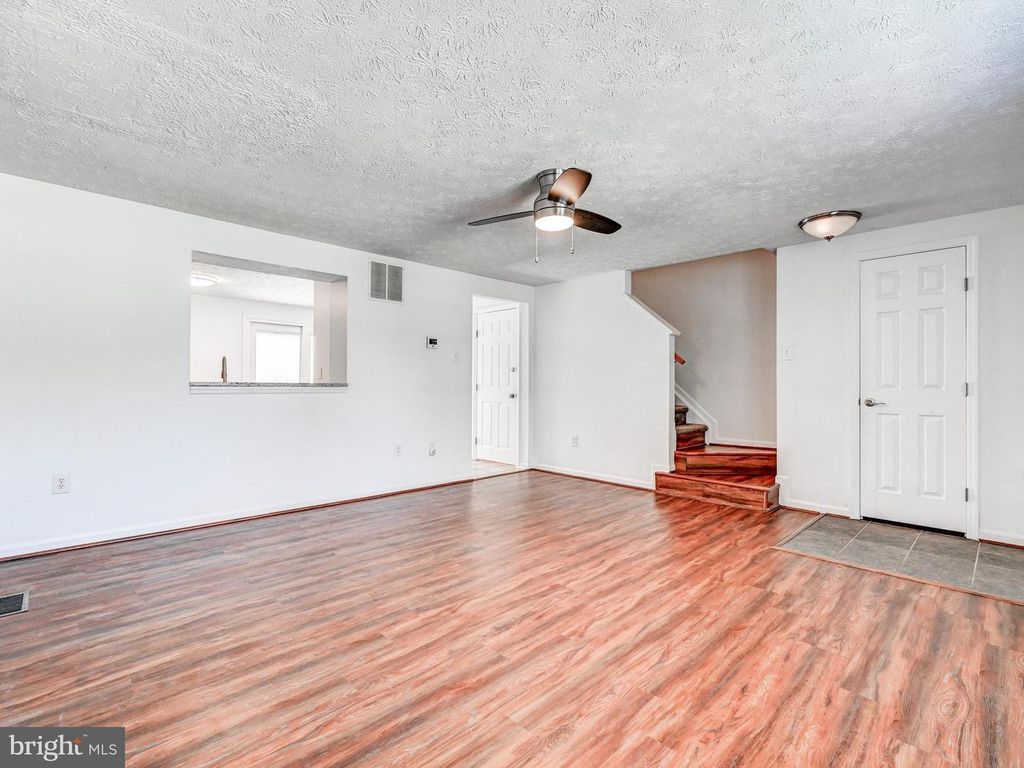 Image 6 of property listing at 16 TURNMILL CT, Nottingham, MD 21236