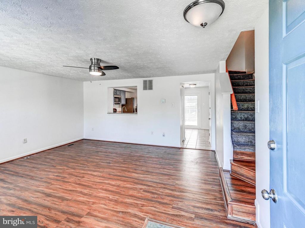 Image 7 of property listing at 16 TURNMILL CT, Nottingham, MD 21236