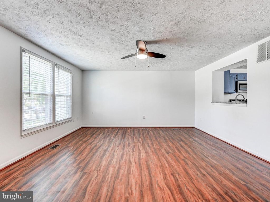 Image 8 of property listing at 16 TURNMILL CT, Nottingham, MD 21236