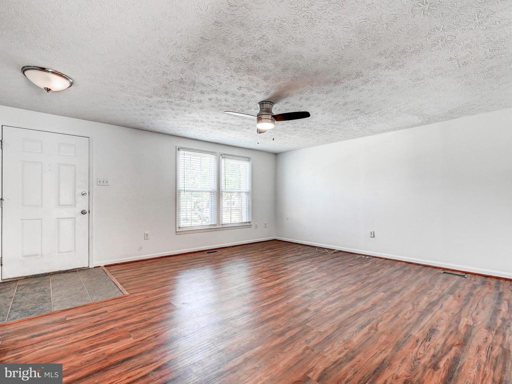 Image 9 of property listing at 16 TURNMILL CT, Nottingham, MD 21236