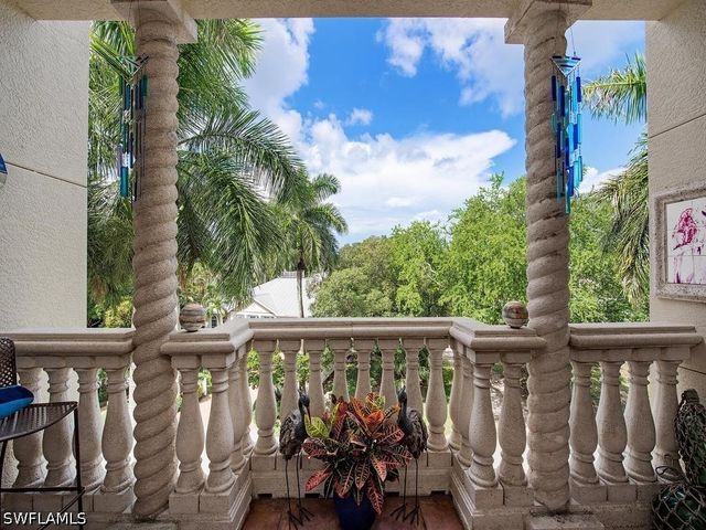 627 6TH AVE S B-302, Naples, FL 34102