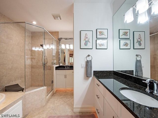 627 6TH AVE S B-302, Naples, FL 34102