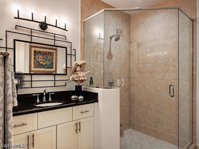 627 6TH AVE S B-302, Naples, FL 34102