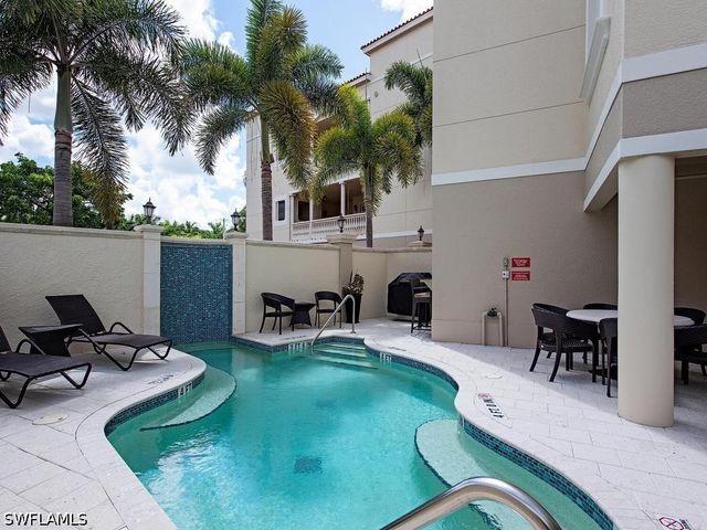 627 6TH AVE S B-302, Naples, FL 34102