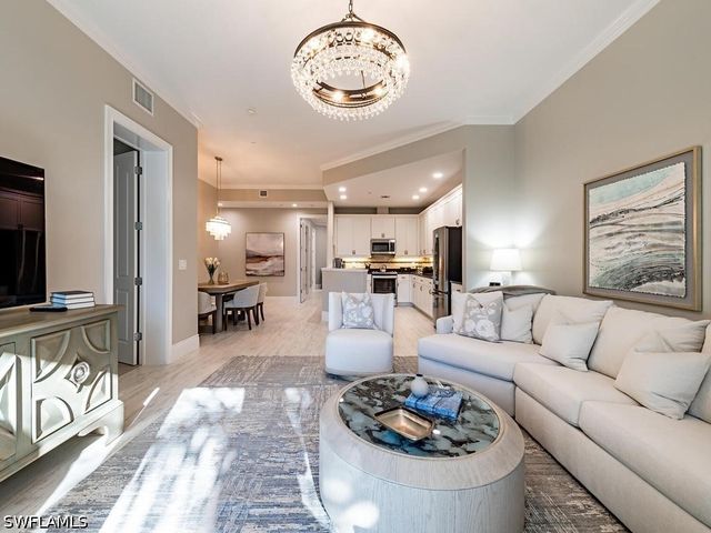 627 6TH AVE S B-302, Naples, FL 34102