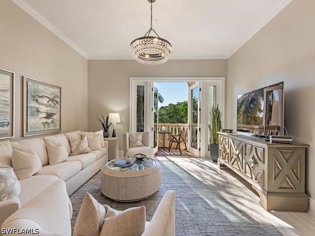 627 6TH AVE S B-302, Naples, FL 34102