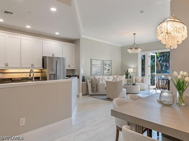 627 6TH AVE S B-302, Naples, FL 34102