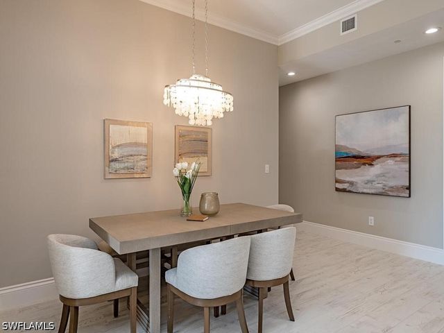 627 6TH AVE S B-302, Naples, FL 34102
