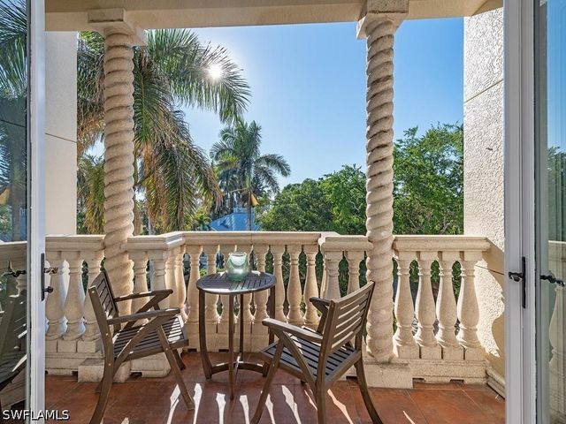 627 6TH AVE S B-302, Naples, FL 34102