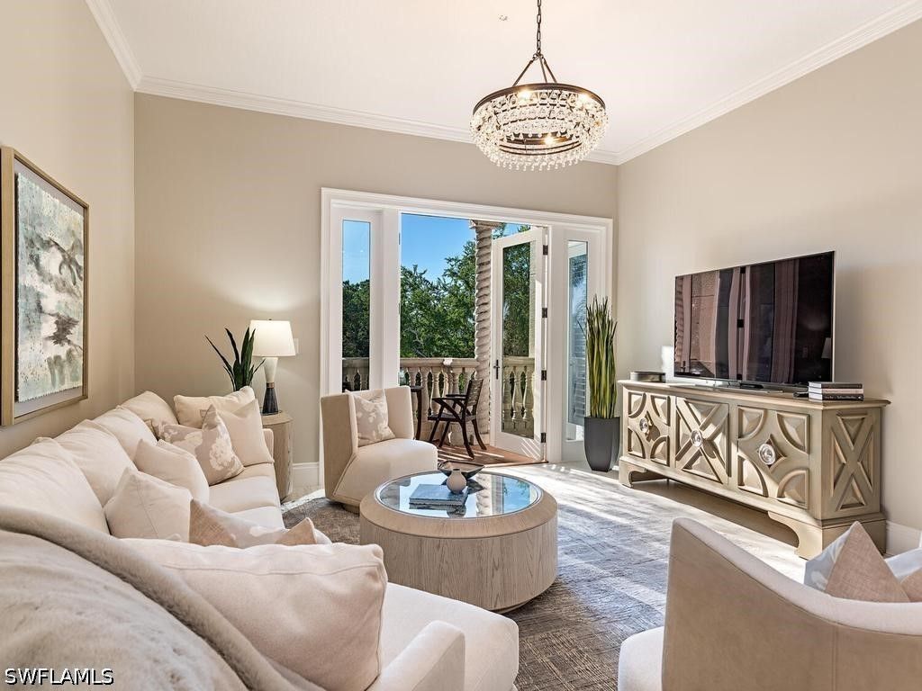 627 6TH AVE S B-302, Naples, FL 34102
