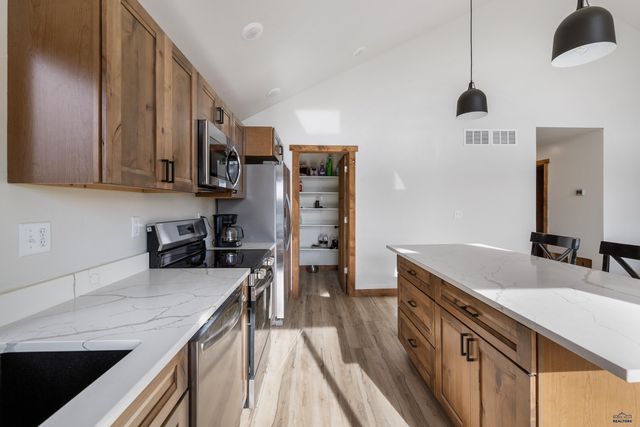 11837 GOLDEN RIDGE RD, Deadwood, SD 57732