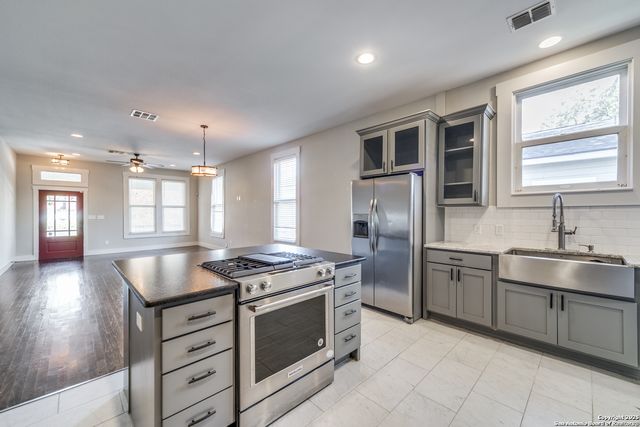 1106 Dawson, San Antonio, TX 78202
