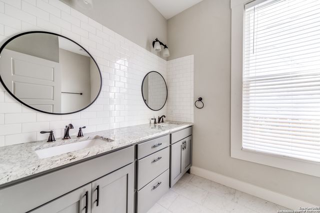1106 Dawson, San Antonio, TX 78202