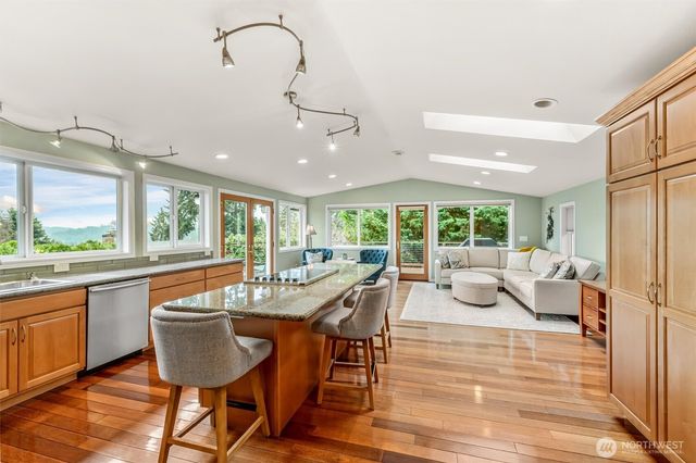 6439 NE 188th Street, Kenmore, WA 98028