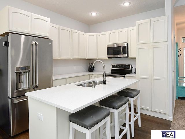 10509 Hillcrest Drive, La Vista, NE 68128
