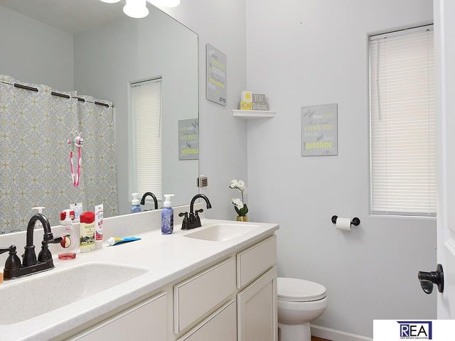 10509 Hillcrest Drive, La Vista, NE 68128